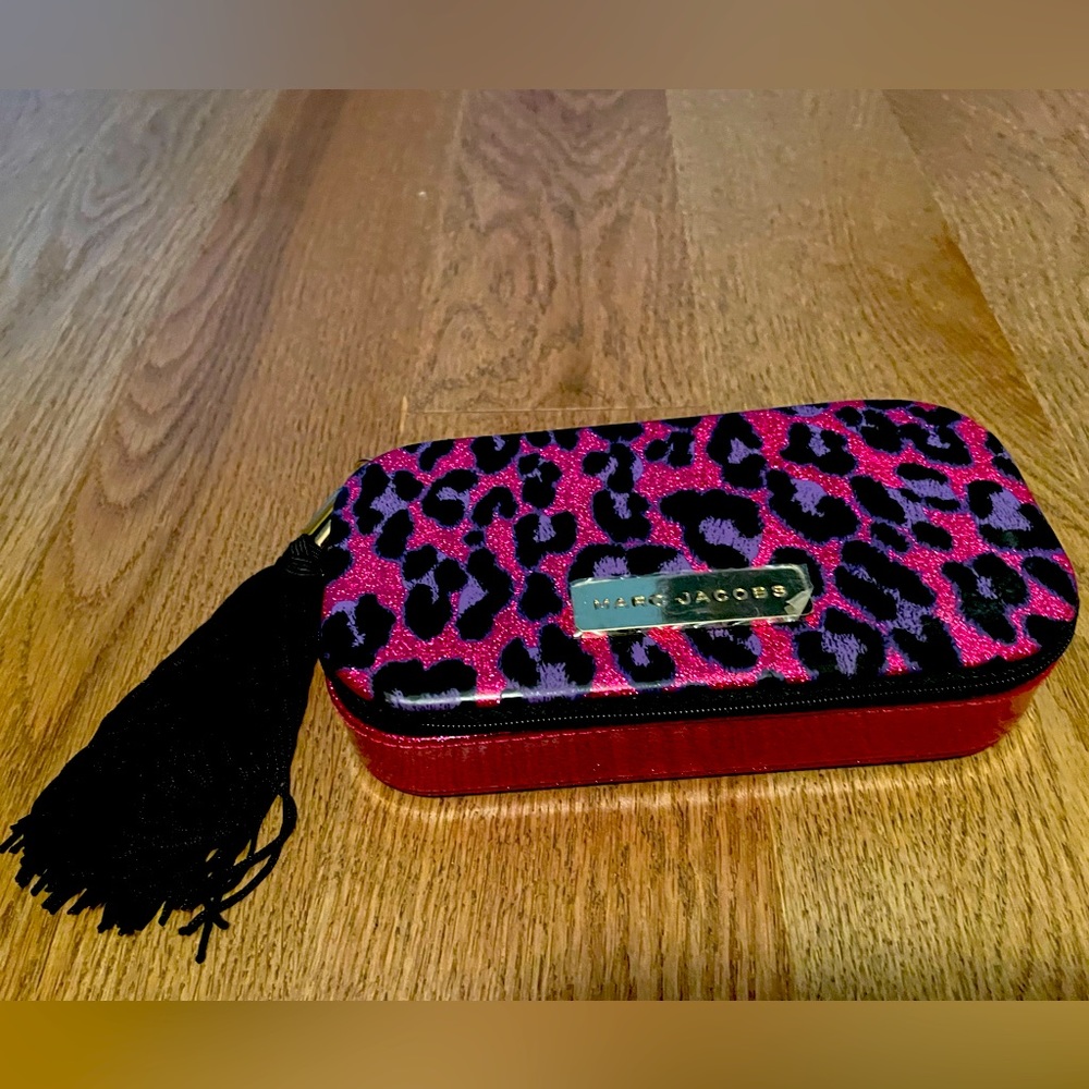 Marc Jacob make up case ONLY